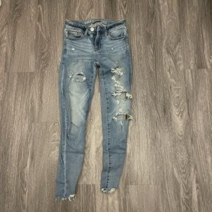 American Eagle next level stretch ripped light wash jeans. Used but no slaws